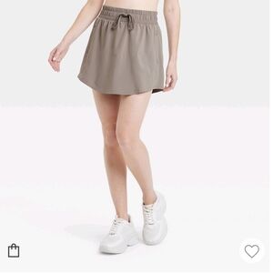 NWT All in motion active light skort